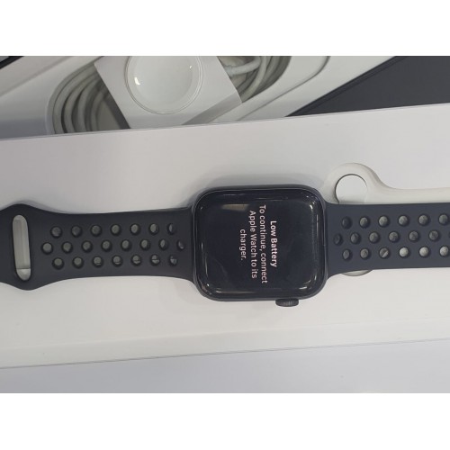 Apple Watch Series 4 "Used" (44 mm, box & Complete accessories)